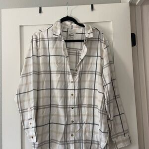 Stylish Plaid Button-Down Shirt in White and Tan